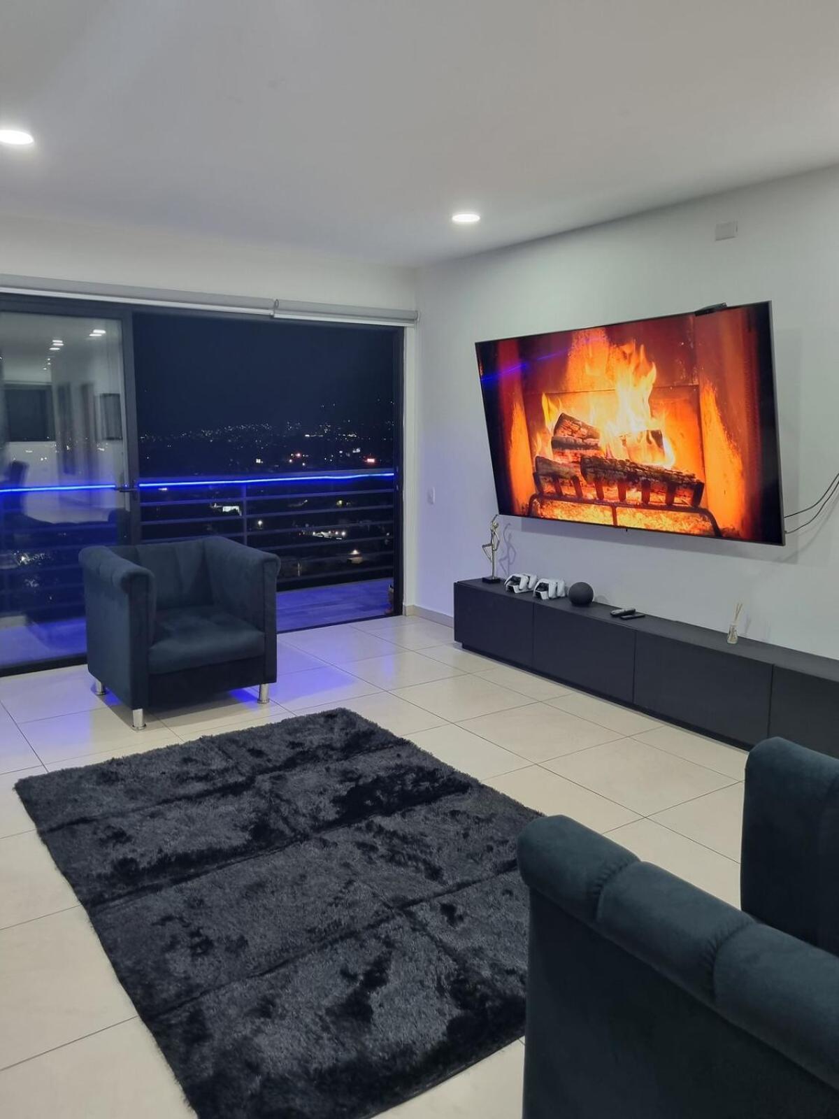 Luxurious In The Escalon Bluesky Apartment