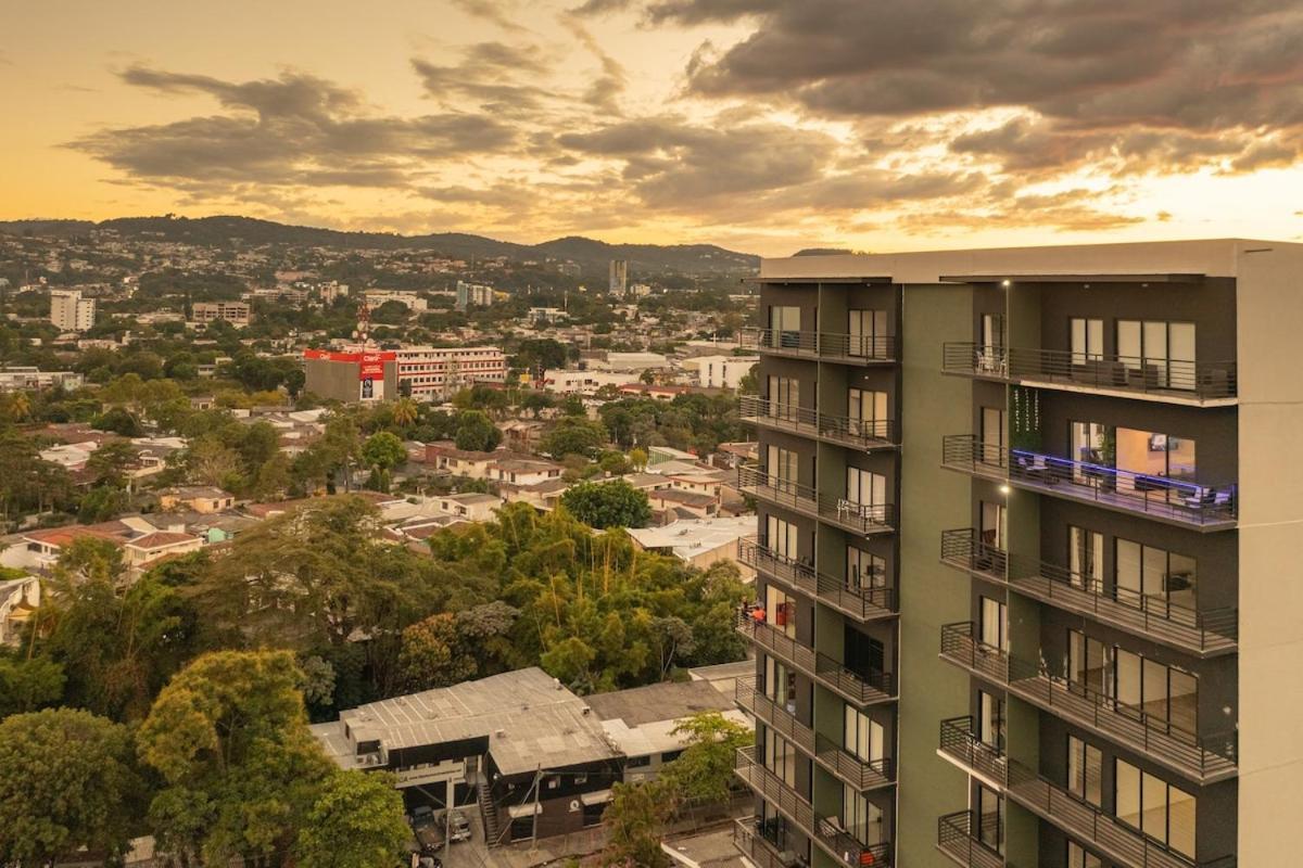 Luxurious In The Escalon Bluesky Apartment San Salvador